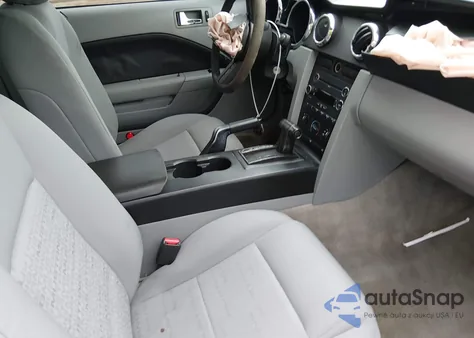 2008 Ford Mustang V6 Deluxe/V6 Premium z USA, uszkodzony, nr VIN 1ZVHT80N885103313